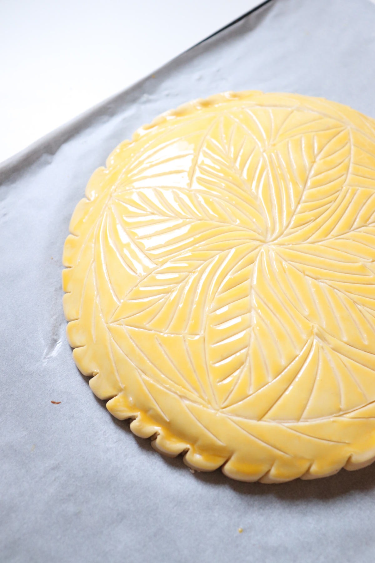 Galette des rois frangipane amande traditionnelle - Recette Olivia Pâtisse (pâte feuilletée inversée)