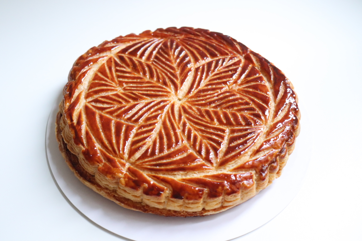Galette des rois frangipane amande traditionnelle - Recette Olivia Pâtisse (pâte feuilletée inversée)
