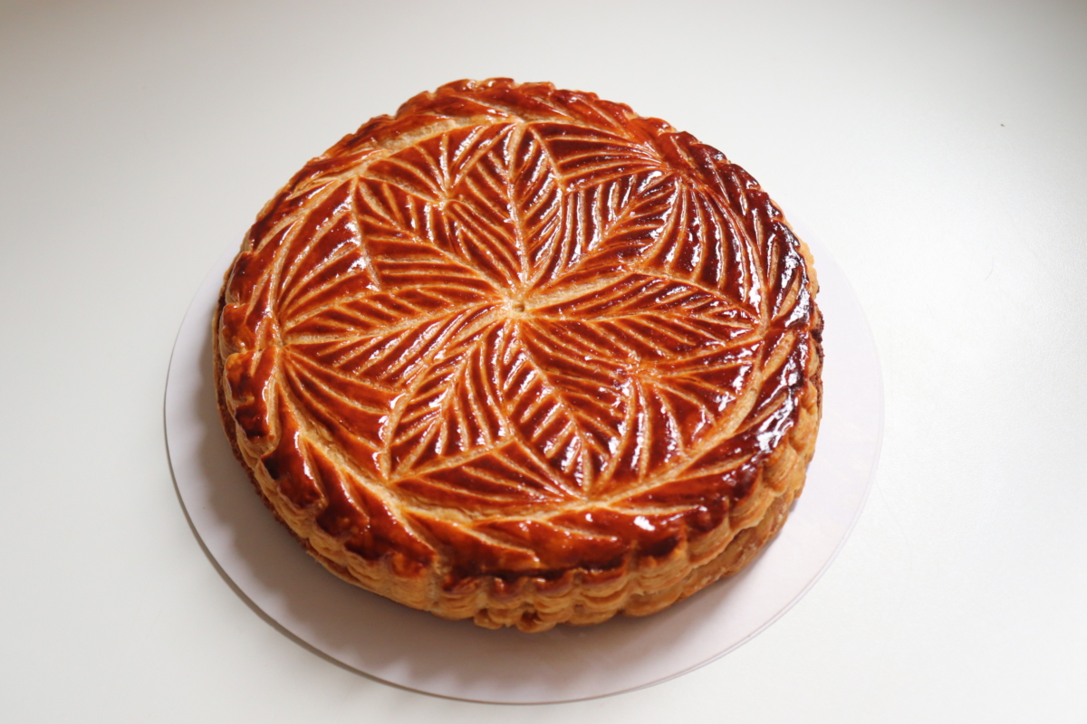 Galette des rois frangipane amande traditionnelle - Recette Olivia Pâtisse (pâte feuilletée inversée)