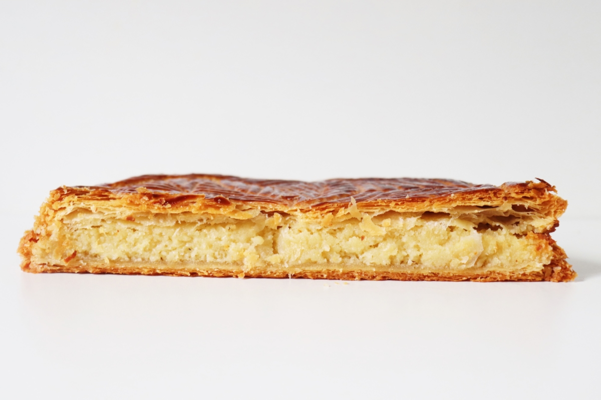 Galette des rois frangipane amande traditionnelle - Recette Olivia Pâtisse (pâte feuilletée inversée)