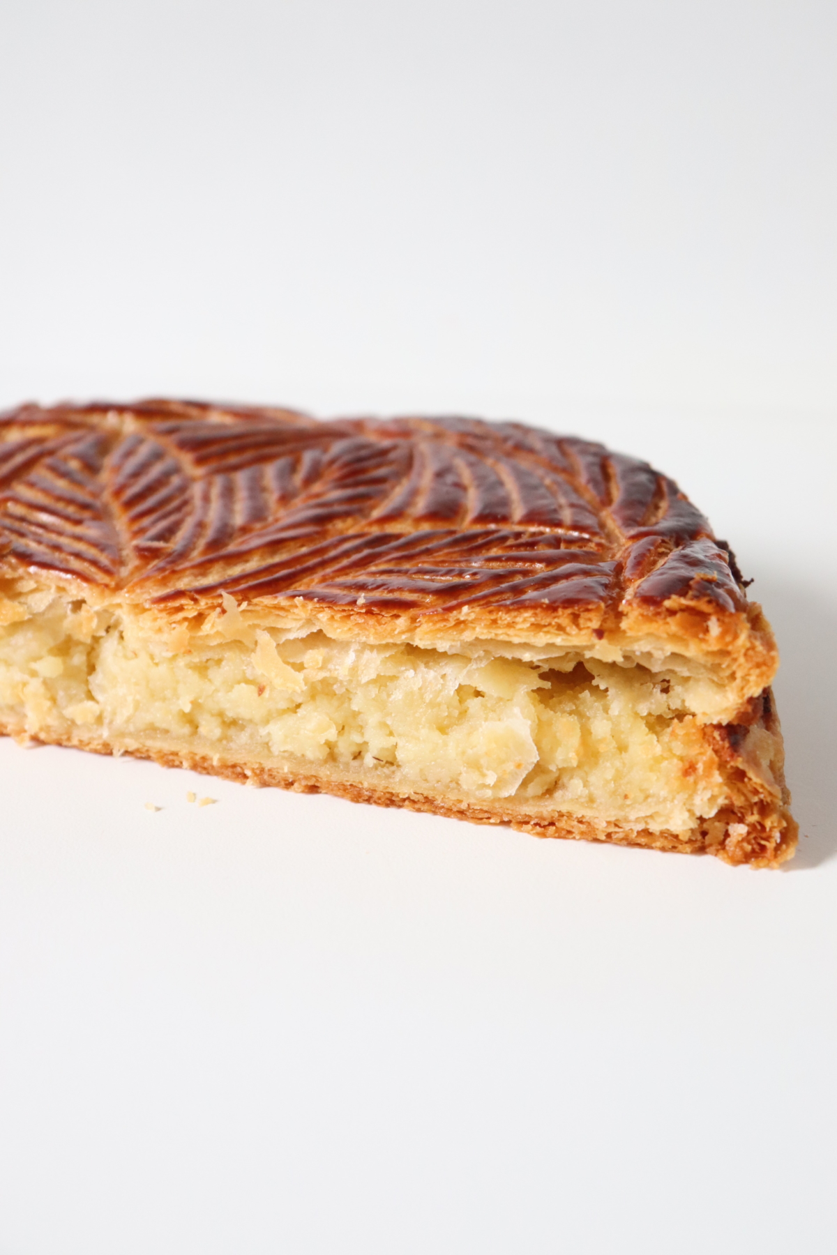 Galette des rois frangipane amande traditionnelle - Recette Olivia Pâtisse (pâte feuilletée inversée)