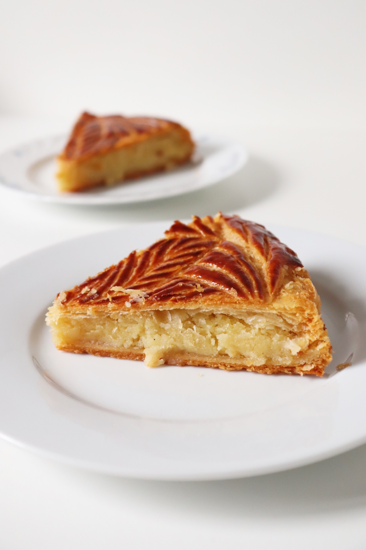 Galette des rois frangipane amande traditionnelle - Recette Olivia Pâtisse (pâte feuilletée inversée)