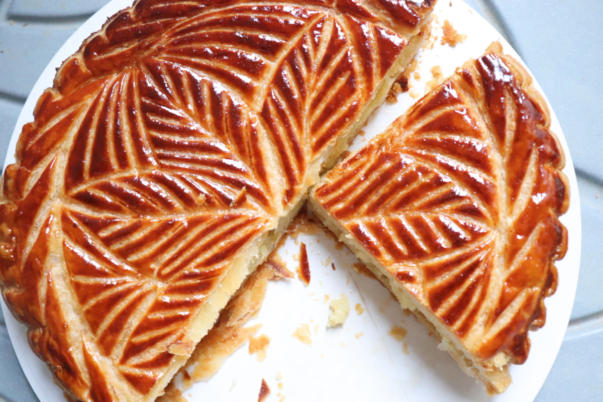 Galette des rois frangipane amande traditionnelle - Recette Olivia Pâtisse (pâte feuilletée inversée)