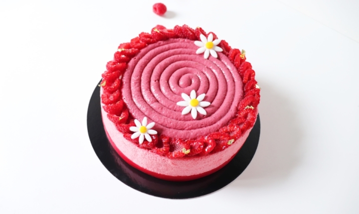 Charlotte vanille, framboise et chocolat Ruby - Recette Olivia Pâtisse