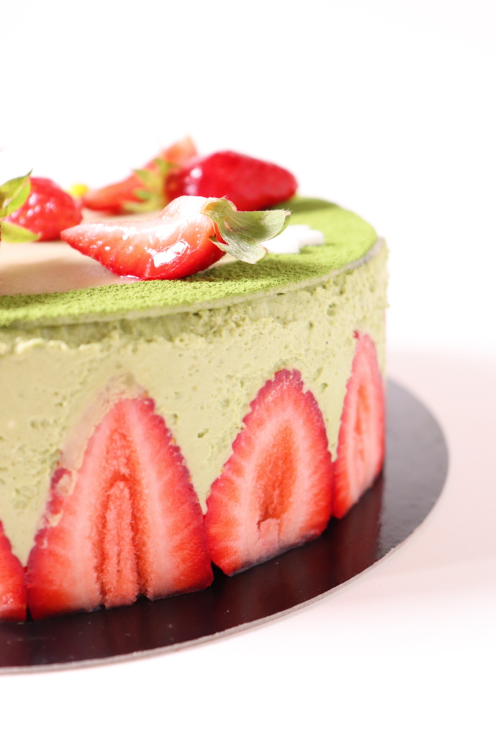 Fraisier au matcha (crème diplomate) - Recette Olivia Pâtisse