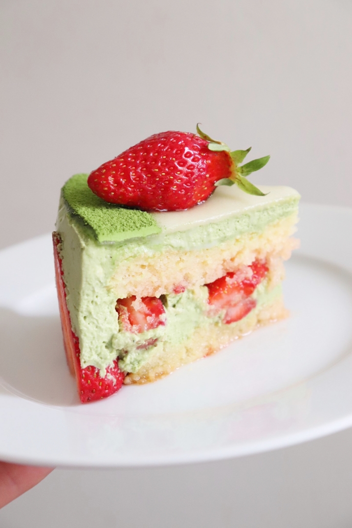 Fraisier au matcha (crème diplomate) - Recette Olivia Pâtisse
